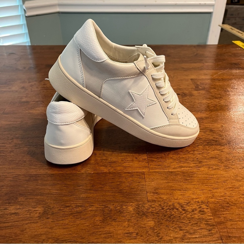 Mi.im Miracle Miles cream ivory star sneaker size 9